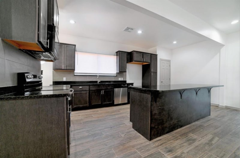 Building Photo - 2312 N Everest Ave