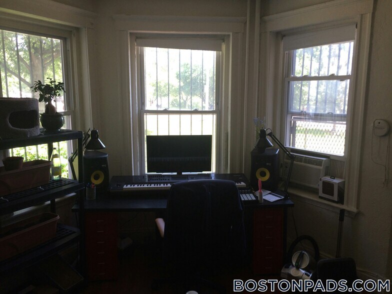 Building Photo - 1167 Boylston St
