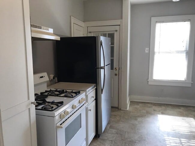 Building Photo - 1405 Kavanaugh Blvd