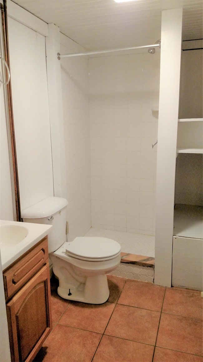 Building Photo - 44 S Shafer St