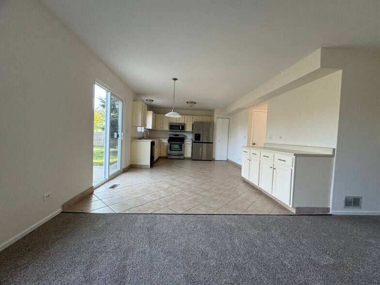 Building Photo - 6 Lansbury Ct