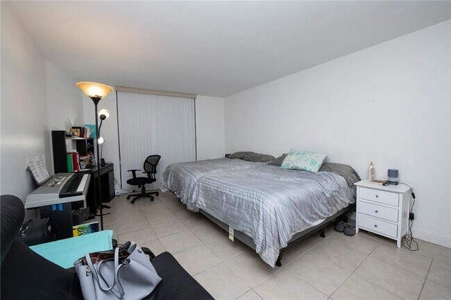 Building Photo - 3800 N Hills Dr