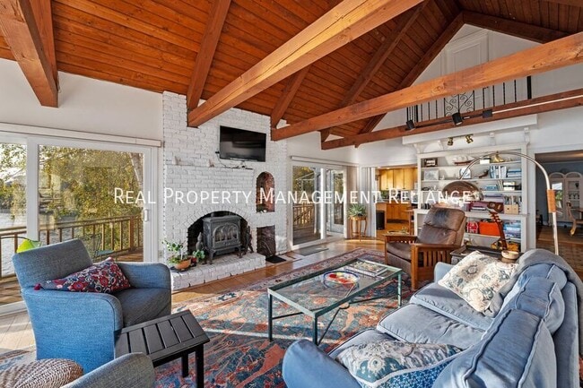 Building Photo - 19 Bayview Ave