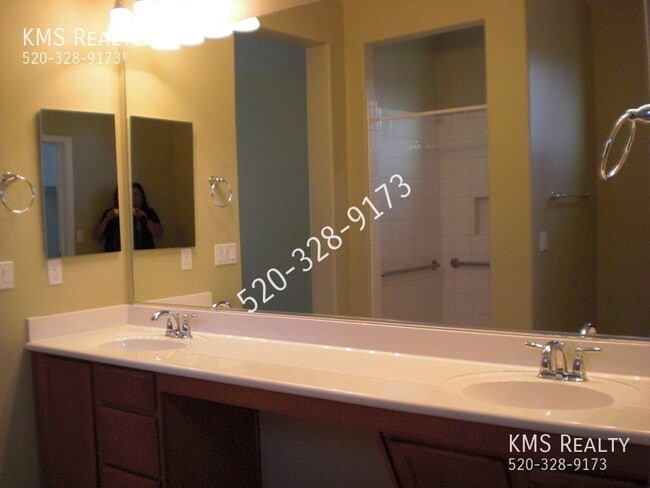 Building Photo - 14013 E Voss St