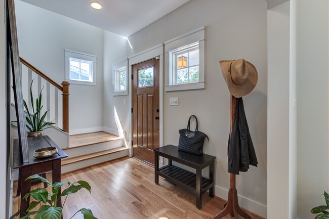 Building Photo - 703 Gerard St