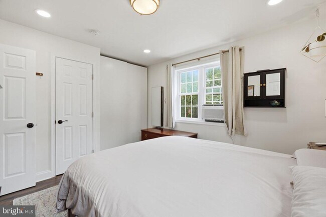 Building Photo - 345 Wesmond Dr