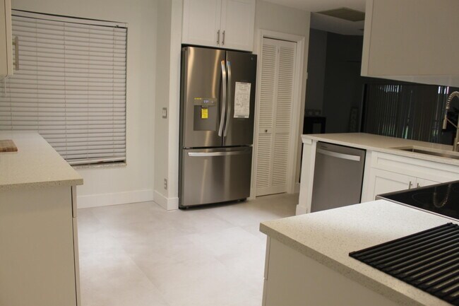 Building Photo - 1518 Primrose Ln