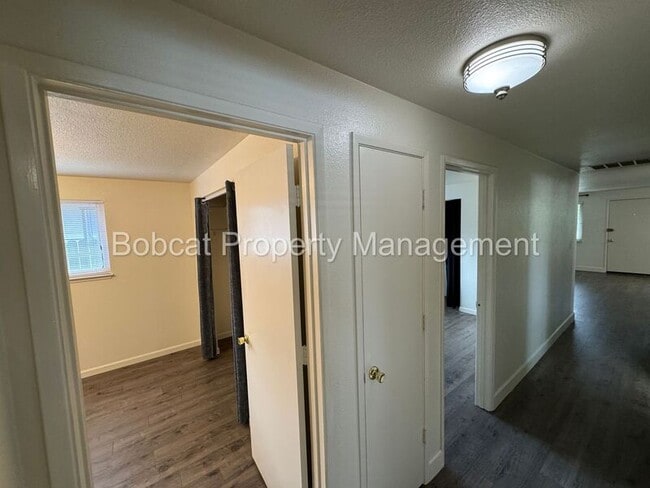 Building Photo - 2523 Baker Dr