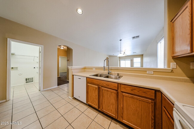 Building Photo - 44115 Askew Dr