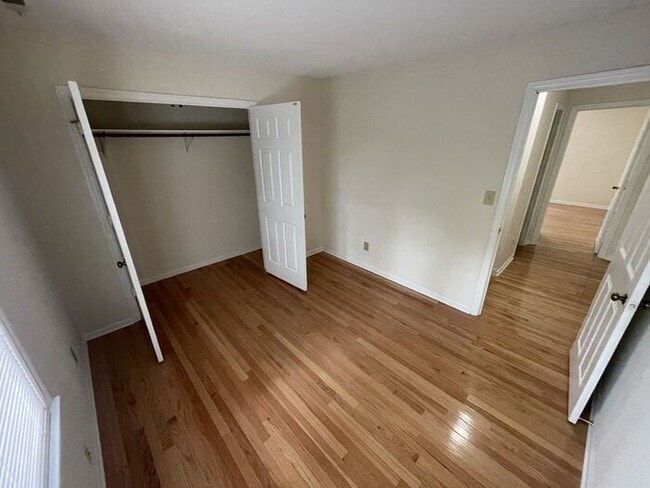 Building Photo - Townhome For Rent