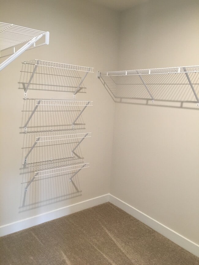 Building Photo - Beautiful 3 Bedroom, 2.5 Bath Townhome!
