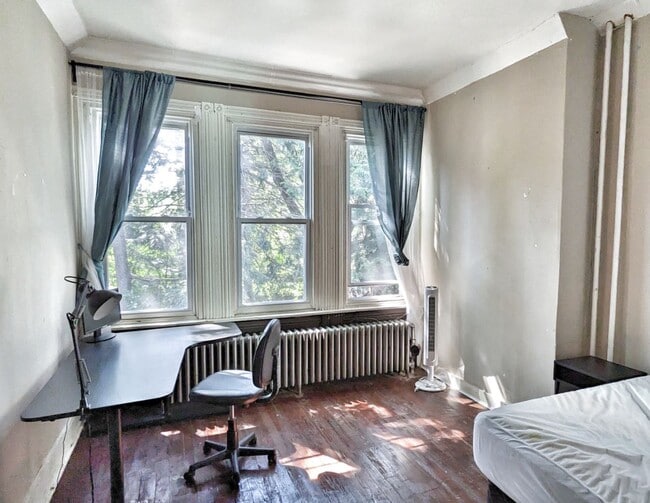 Building Photo - 322 S 42nd St