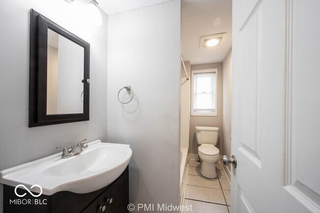 Building Photo - 237 Villa Ave