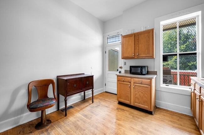 Building Photo - 3314 Auchentoroly Terrace