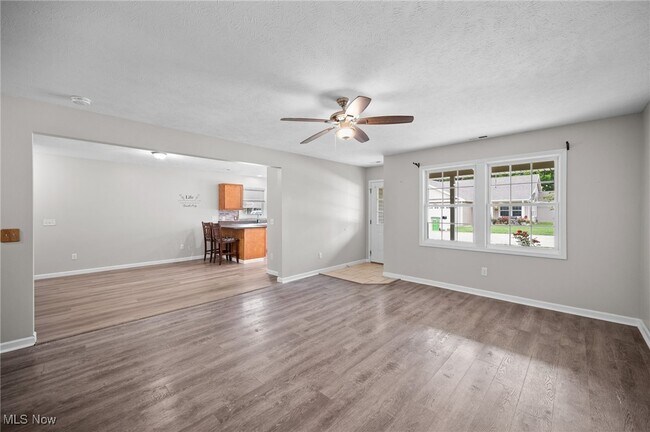 Building Photo - 3031 Logan Ln N