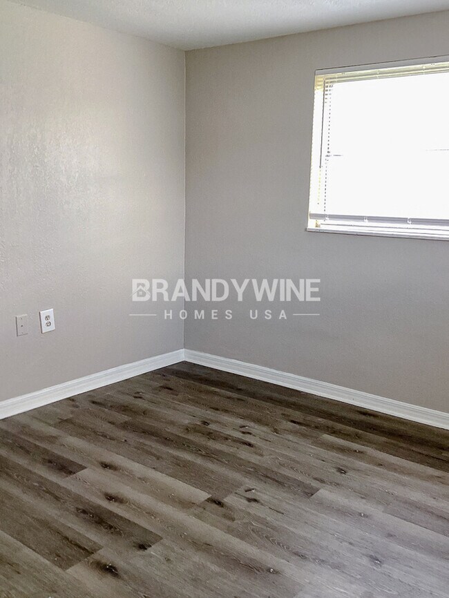 Building Photo - 7317 Oak Crest Dr