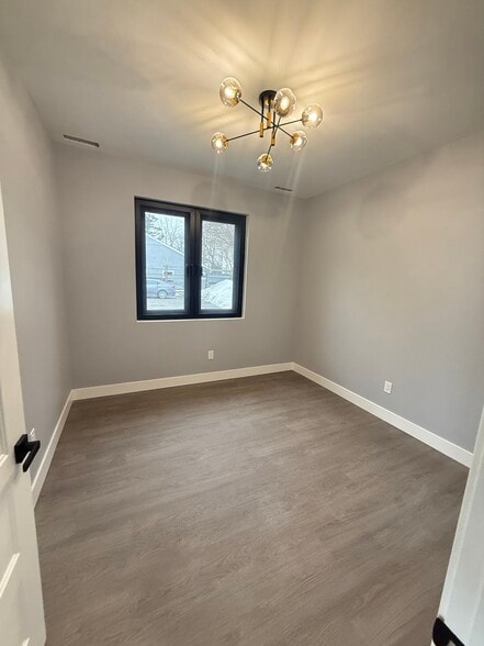 Building Photo - 116 Main St