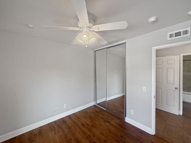 Building Photo - Stunning 4B/2.5Ba House w/ Two Fireplaces,...