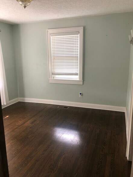 Fully Renovated with fresh neutral colors! - 2200 Claylick Road