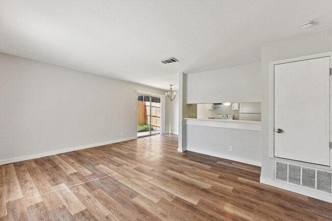 Building Photo - 1210 Southport Dr