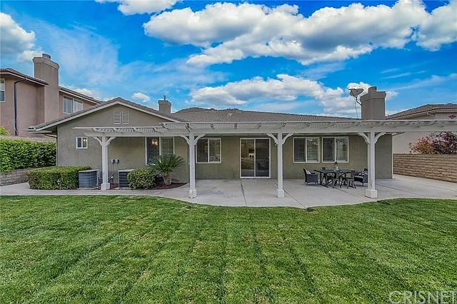 Building Photo - 24942 Greensbrier Dr