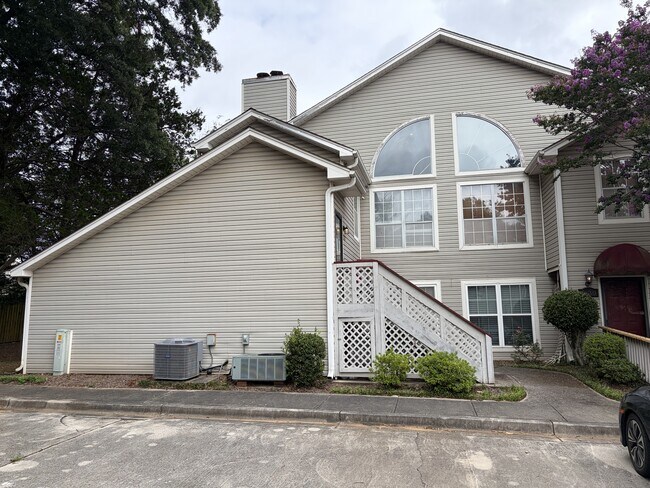 Building Photo - 1034 Stones Throw Dr NW