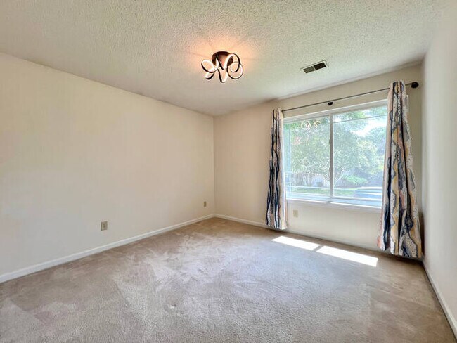Building Photo - 104 Weatherby Ct