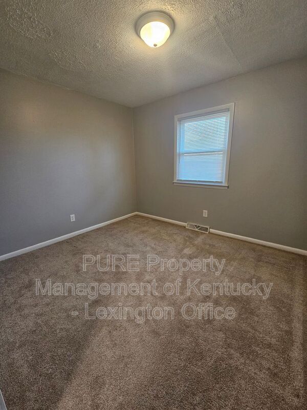 Building Photo - 3510 Lansdowne Dr