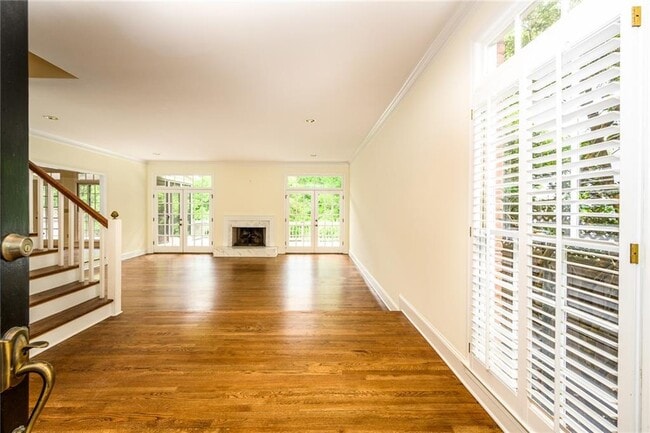 Building Photo - 1034 St James Crossing