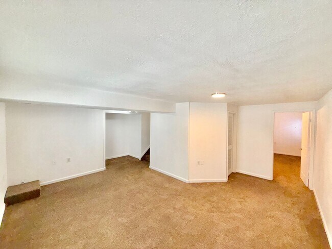 Building Photo - 4899 Saddle Ridge Dr