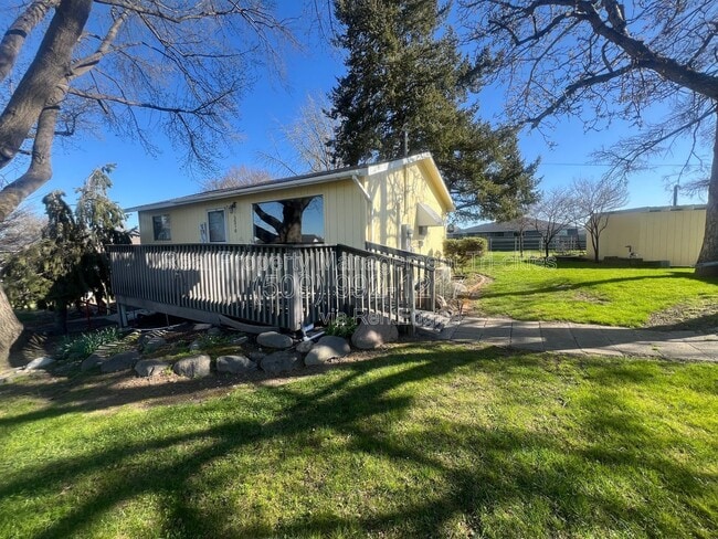 Building Photo - 5210 W Henry St