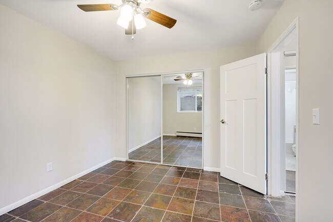 Building Photo - Spacious 2 Bedroom Garden