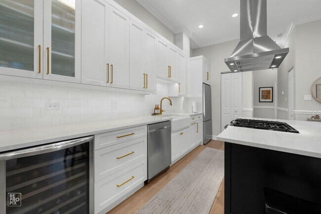 Building Photo - 1526 W Monroe St