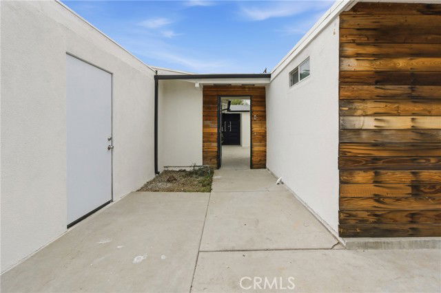 Building Photo - 20547 Kittridge St