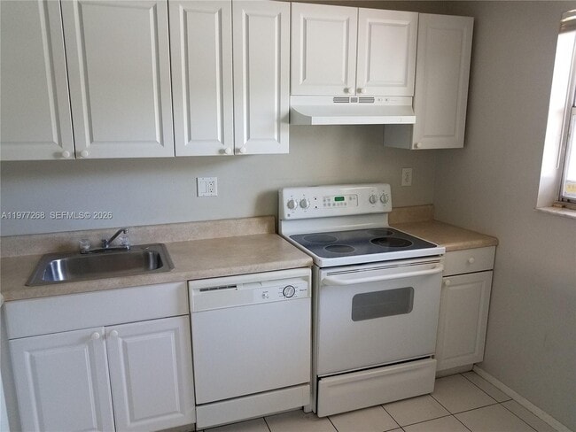 Building Photo - 8605 W Sample Rd