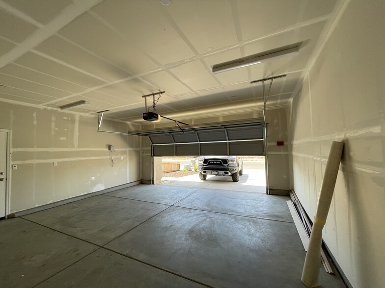 2 car attached garage - 710 Marybelle Dr
