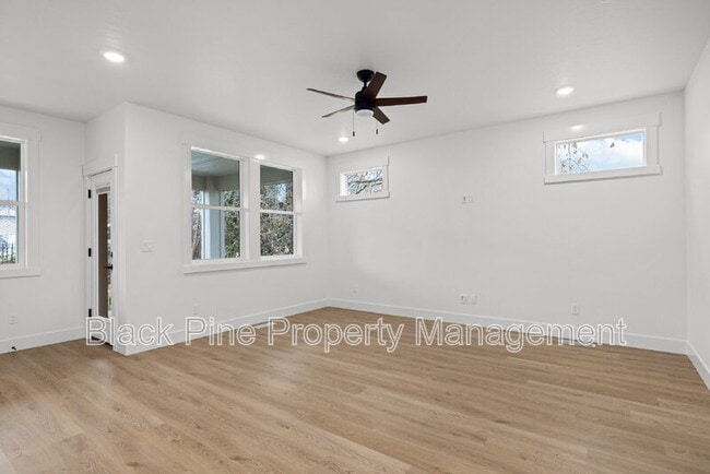 Building Photo - 4642 N Maple Grove Rd