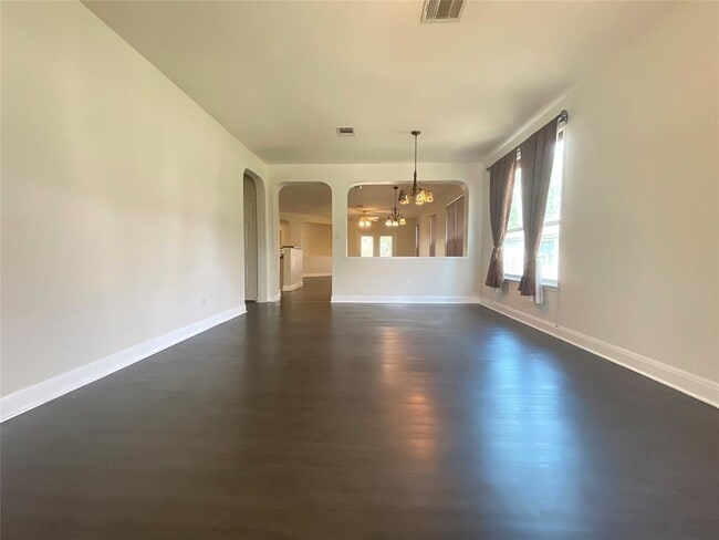 Building Photo - 4412 Woodstock Dr
