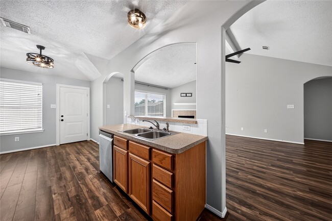 Building Photo - 20515 Spring Bluff Ln