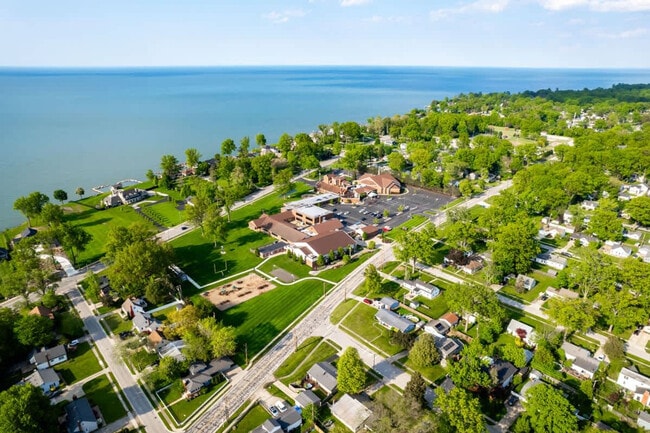 Building Photo - 126 Beachwood Ave