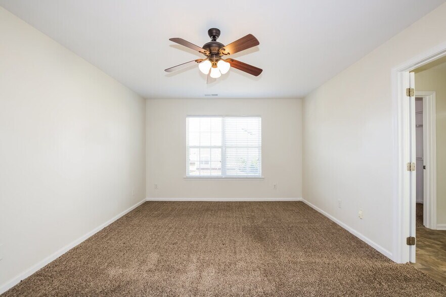 Building Photo - 10321 Samuels Way Dr