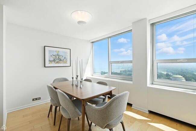 Building Photo - 1700 E 56th St