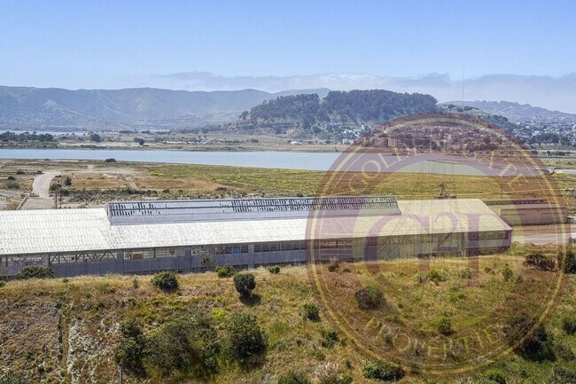 Building Photo - SF Shipyard - 3 BR, 2.5 BA Townhouse 1,634...