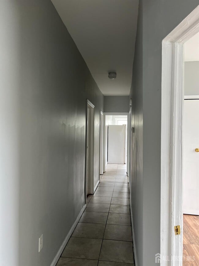 Building Photo - 498 Norwood St