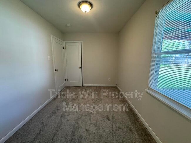 Building Photo - 6403 Inlet Ct