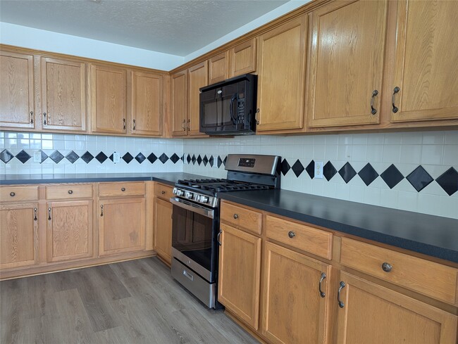 Building Photo - 5618 Savannah Woods Ln