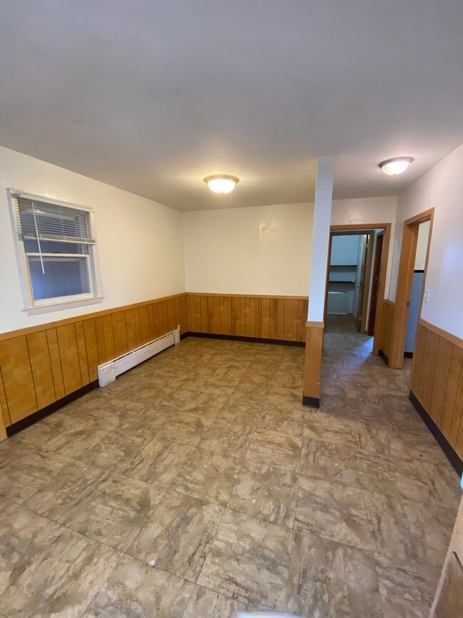 Building Photo - 106 8th St NW