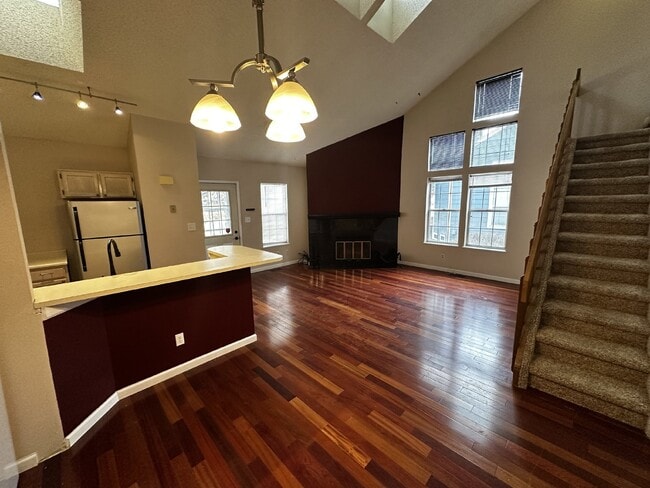 Building Photo - Available Now! "Charming 2bd/1ba with Fireplace & Hardwood Floors in Westminster Oasis!"