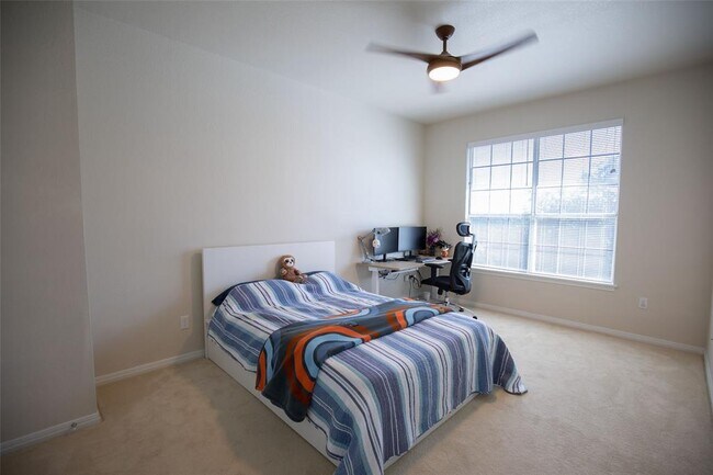 Building Photo - 9920 Spicewood Mesa