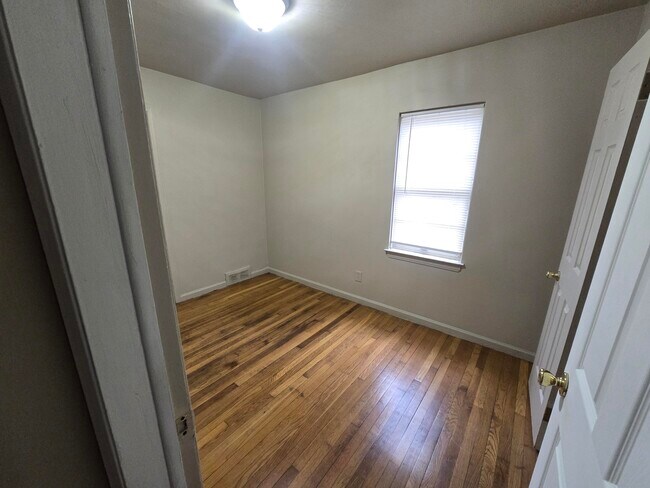 Building Photo - 6109 Farmbrook St